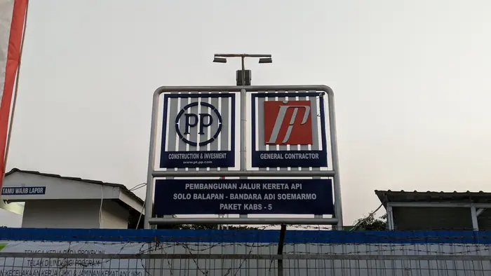 Signage Proyek Jalur KA Solo–Bandara